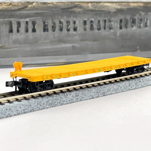 Coche plano Micro-Trains escala N 44051 Weyerhaeuser 50 ft con estacas WTCX 44050 | Zustand: Used