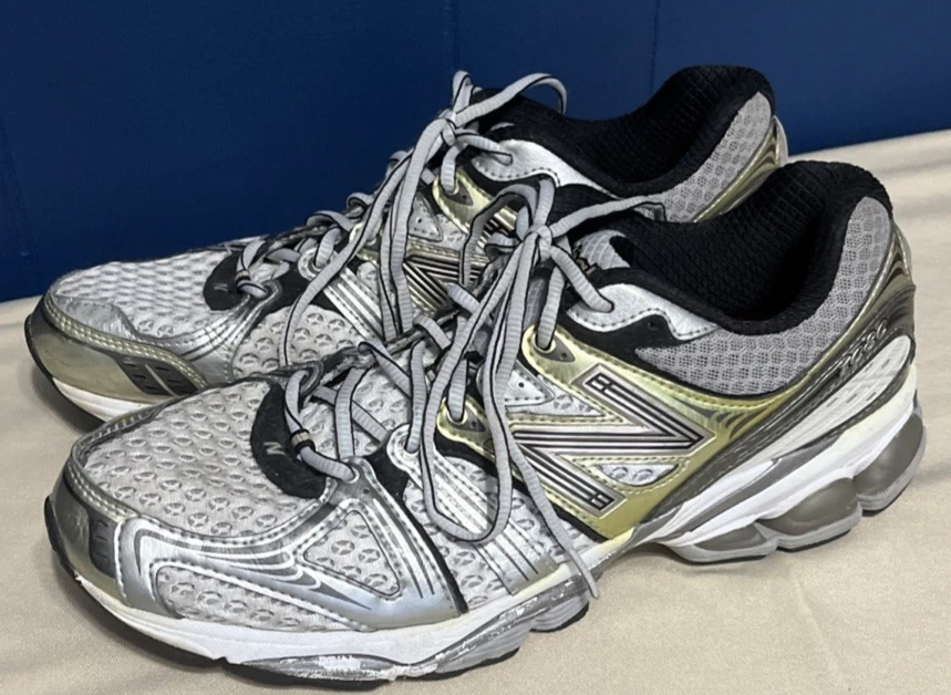 Zapatos para correr New Balance para hombre 9,5D NERGY MR1080BW gris/dorado Foto 2 de 4