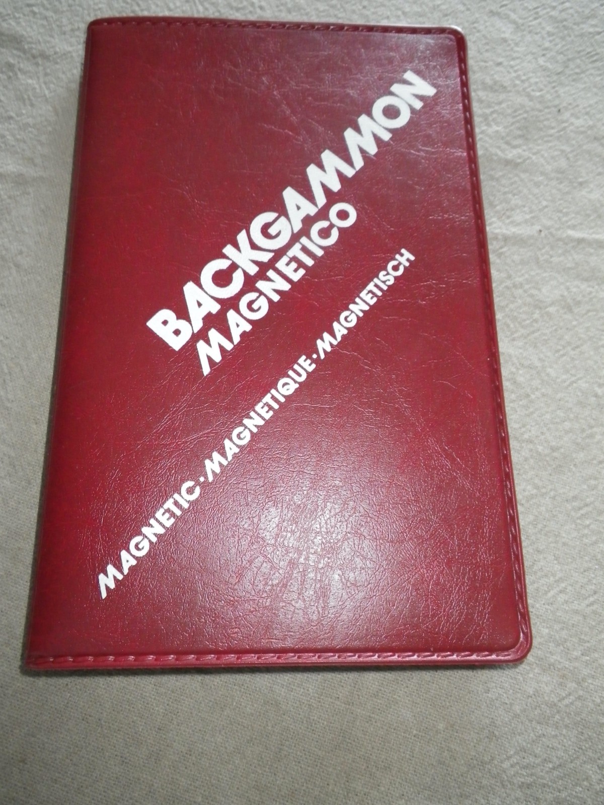 Backgammon de voyage magnétique pour jouer en terrasse ou train
