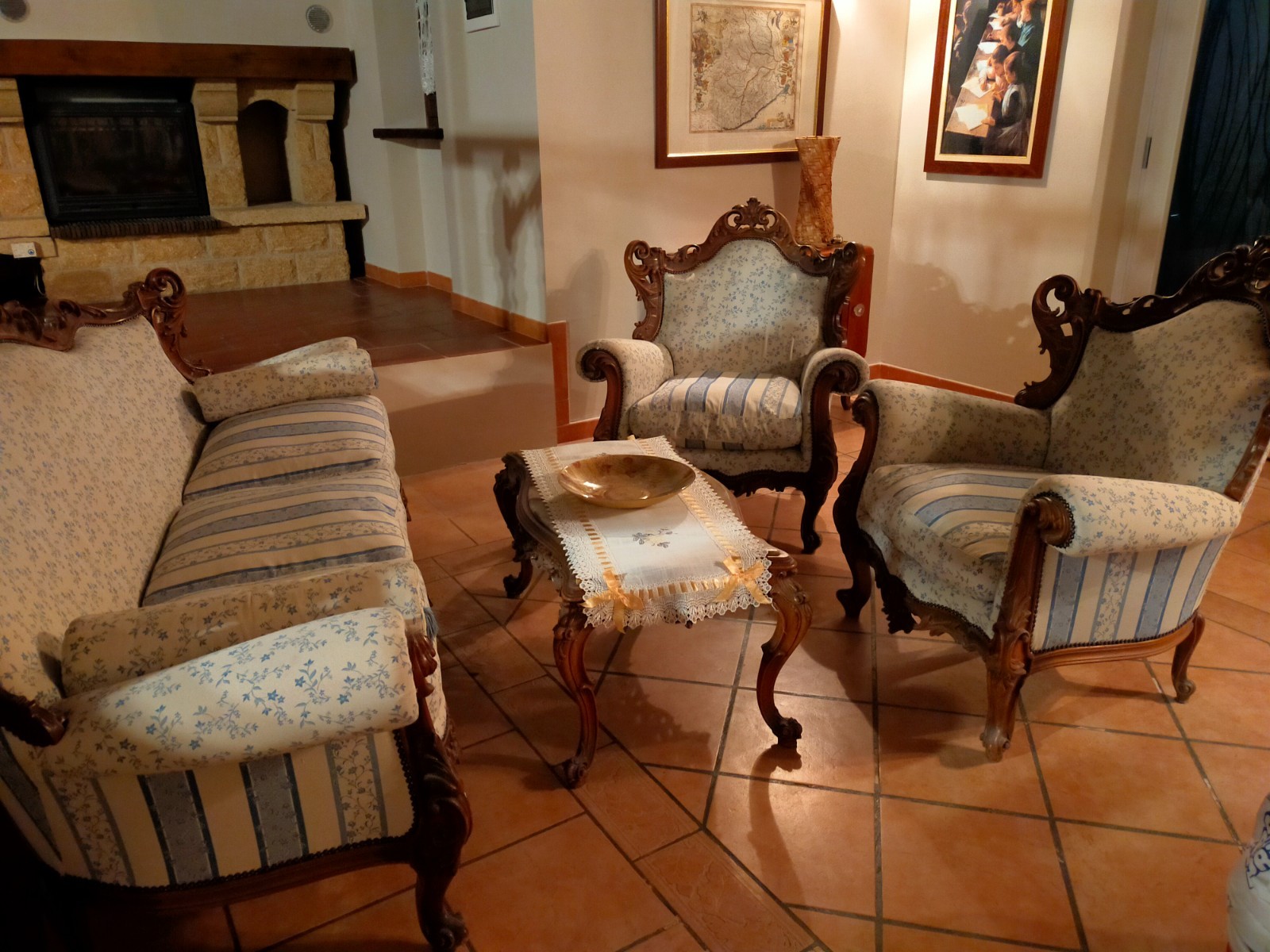 Bellissimo salotto completamente rifoderato