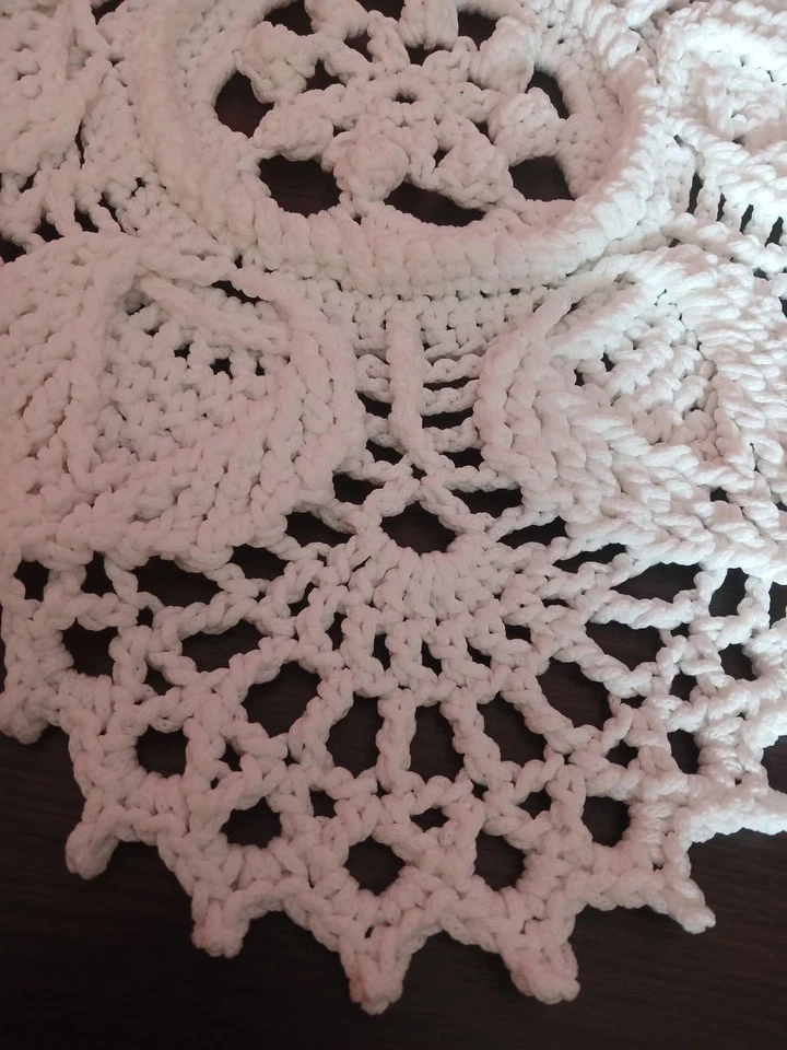 Hand Knitted Tablecloth 23.6″ Polyester Handmade Lace Doily - Image 4 of 4
