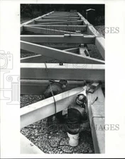 1986 Press Photo The sheet metal worker welds on the truss of the sewer pipe