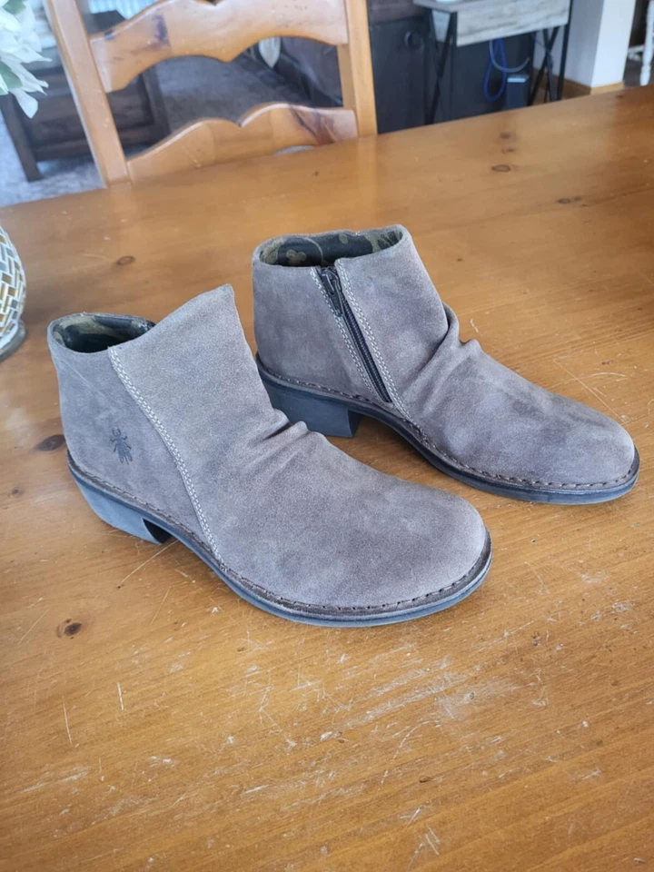 Fly London Merk MERK093FLY-004 Mujer Marrón Gamuza Botines Botas 38 (7-7.5) Foto 2 de 4