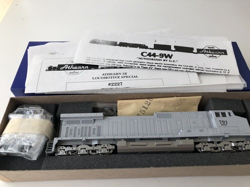 Athearn 2227 HO BNSF C44-9W Powered Diesel Locomotive #791 Gray Undecorated - Picture 3 of 11