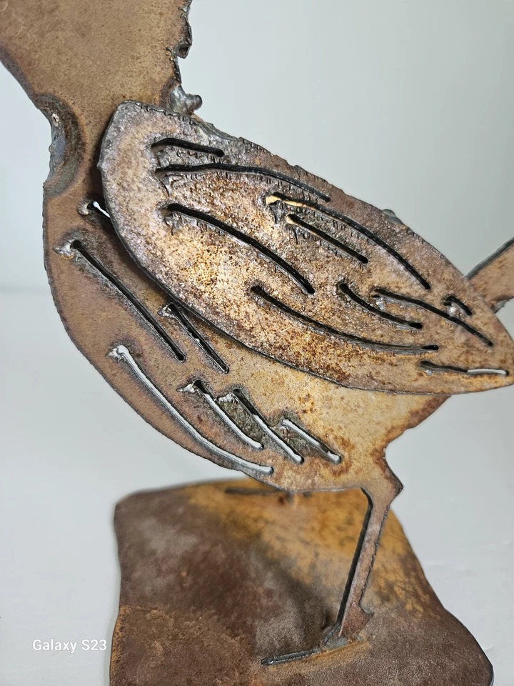 Скульптура птицы деревенская ручная работа металл искусство Roadrunner 8 дюймов высота X 11 дюймов длина - Изображение 3 из 4