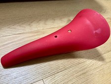 KASHIMAX Red Aero Saddle 2 Hole Lightweight Plastic Used Once
