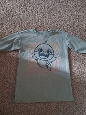 Girls' Baby Shark Sweatshirt, Size 4. Excellent condition.lightly used.Pinkfong.