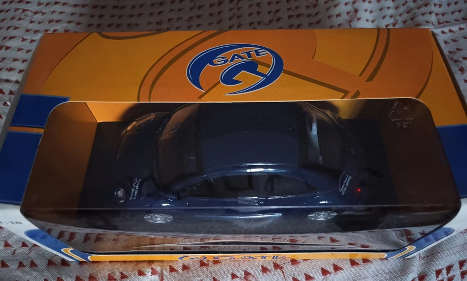 Modellino 1:18 Volkswagen New Beetle - Gate (colore blu scuro) - Immagine 3 di 4