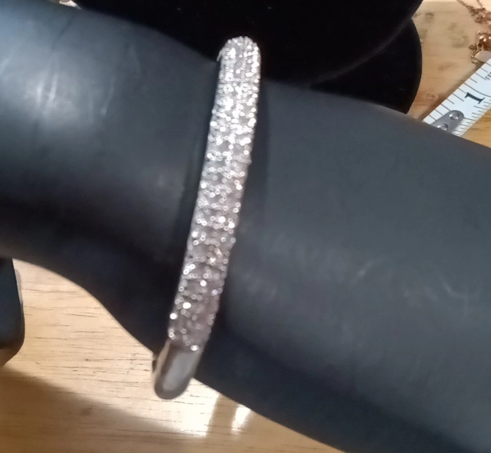 Brazalete Brazalete Lia Sophia "Glitterati" 3 Filas Cristal Corte Tono Plata Bisagras Foto 3 de 4