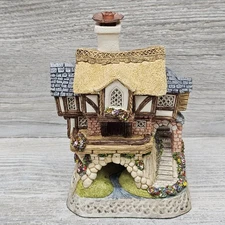 David Winter Whisper's Cottage English Tudor Village Figurine 5.5in