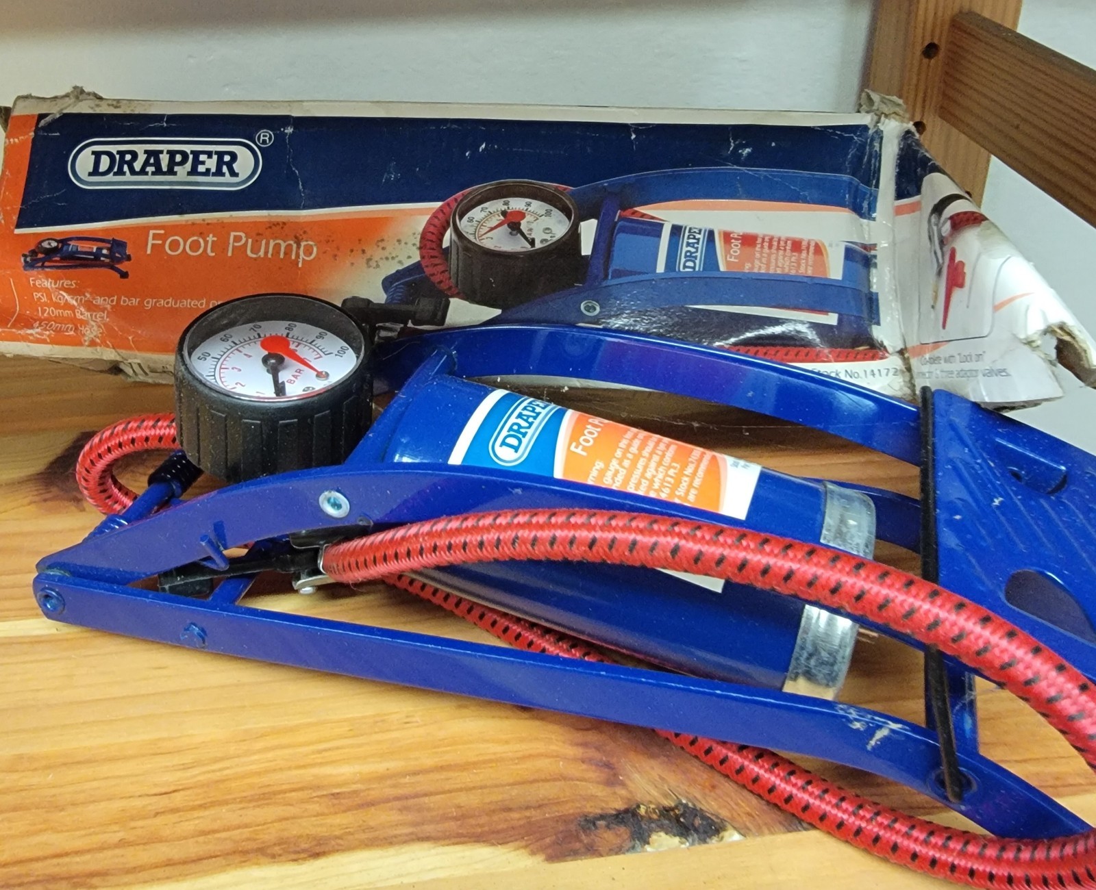 Draper Single Cylinder Foot Pump with Pressure Gauge 14172