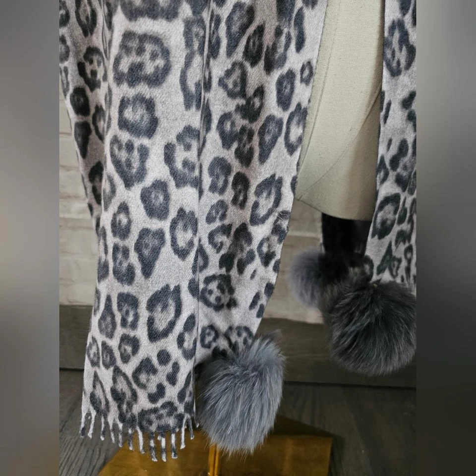 Bufanda envolvente LA FIORENTINA de piel de zorro con estampado animal pompón Foto 2 de 4