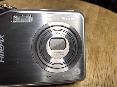 Fujifilm Finepix V10 5.1MP CCD Digital Camera Games Rare Tested