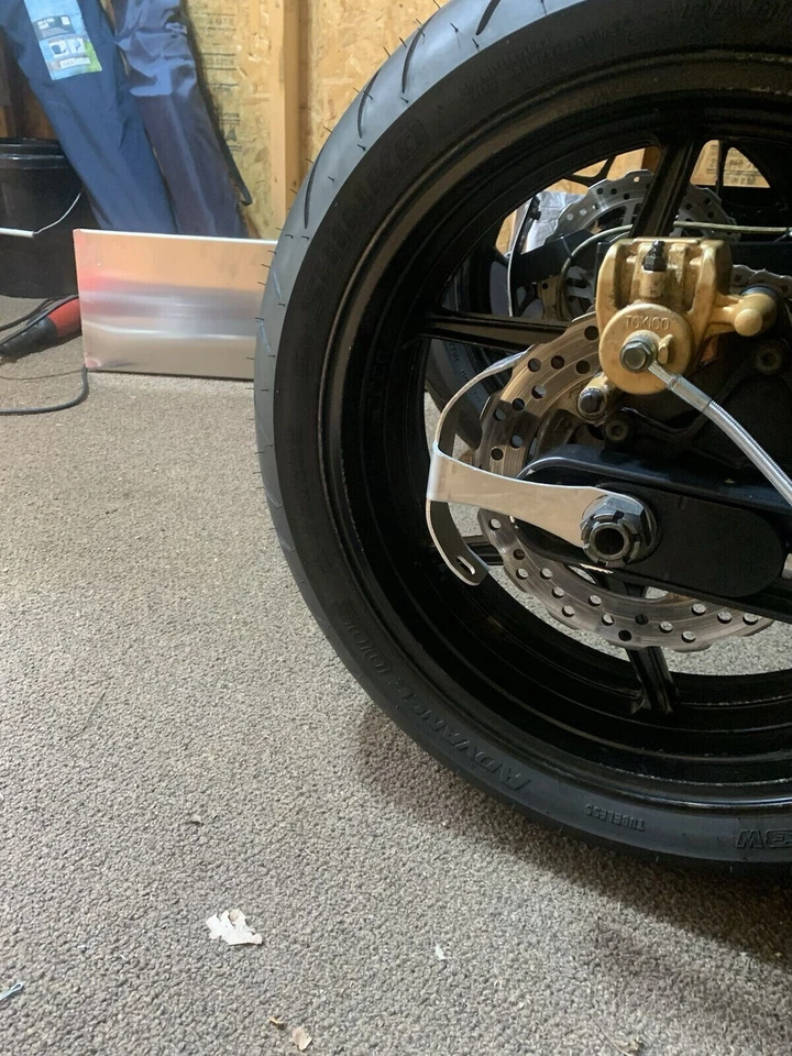 Soporte de reubicación de matrícula enrollado para KAWASAKI NINJA ZX6 ZX6R ZX6RR Foto 3 de 4