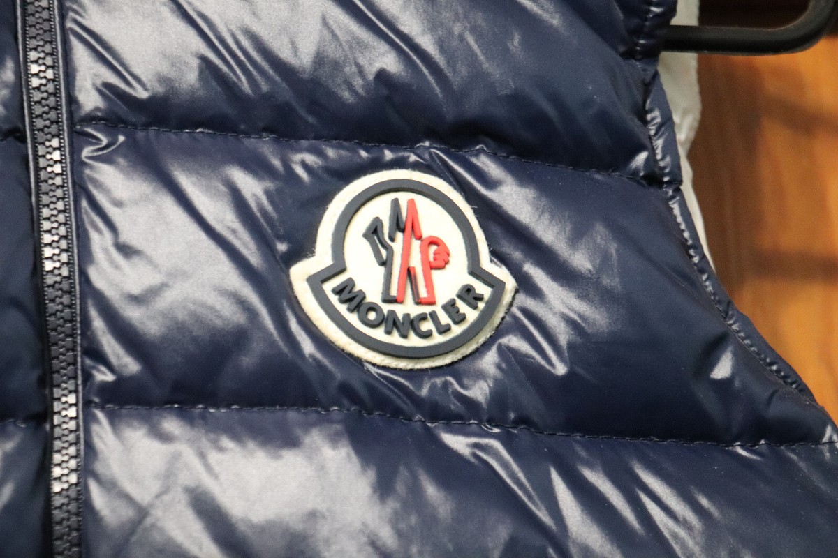 Moncler Down Puffer Vest Tim Giubbotto C-DIND-21-37 Full Zip Moncler Down Puffer Vest Tim Giubbotto C-DIND-21-37 Full Zip