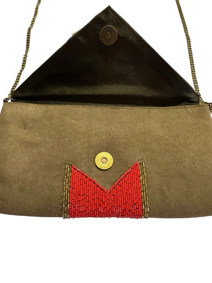 Bolsa de ombro vintage com miçangas – camurça marrom com miçangas de vidro vermelho, corrente dourada - Imagem 3 de 4