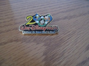 Disney Parks 2000 Walt Disney World Mickey Mouse Goofy Donald Duck Pin Y2K