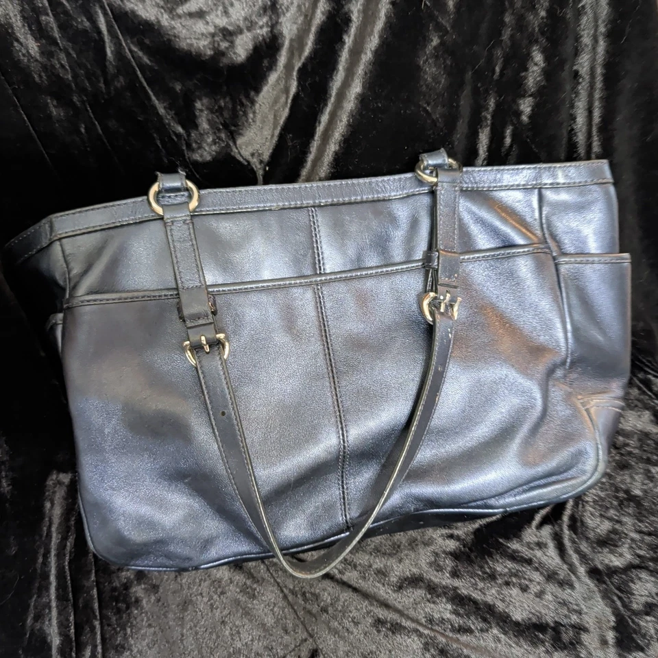 Bolso de Hombro COACH Gallery East West F17721 Cuero Azul Marino ¡EXCELENTE ESTADO USADO! Foto 3 de 4