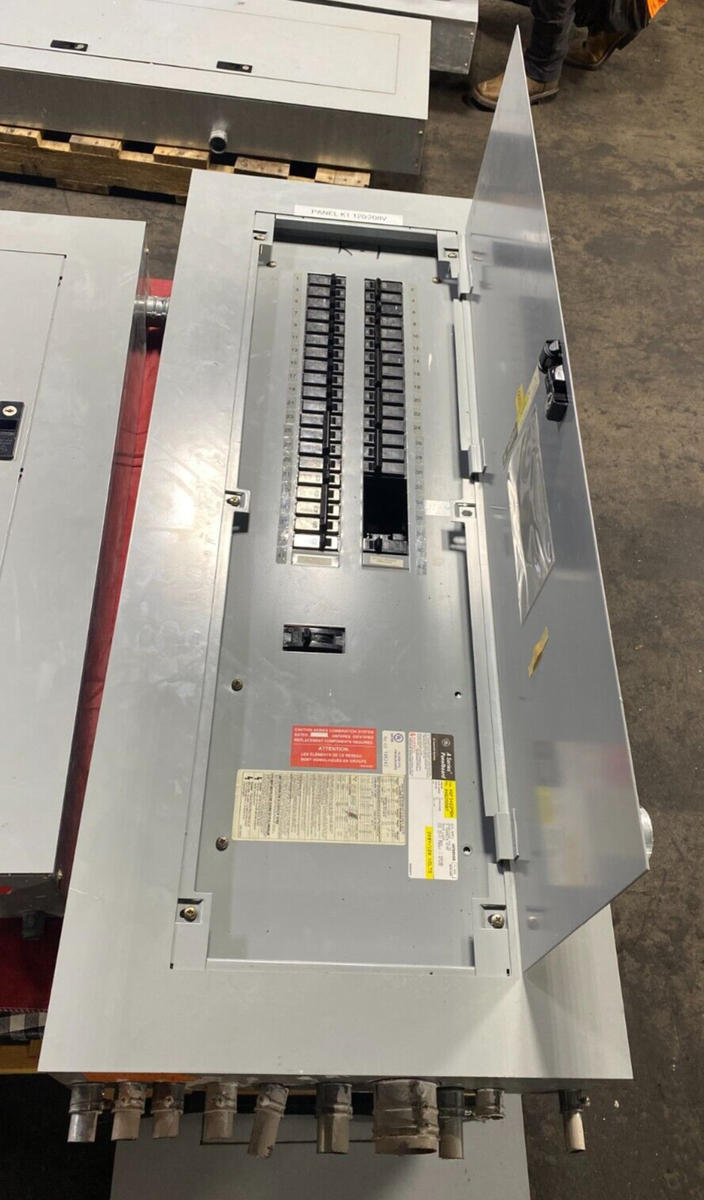GE AQF3422MBX Panelboard 225 AMP 208Y/120V 3 Phase 4W 42 Circuit