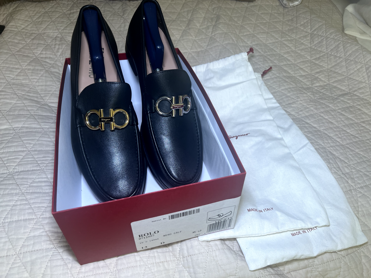 Salvatore Ferragamo Rolo Vitello Loafer; Black leather with