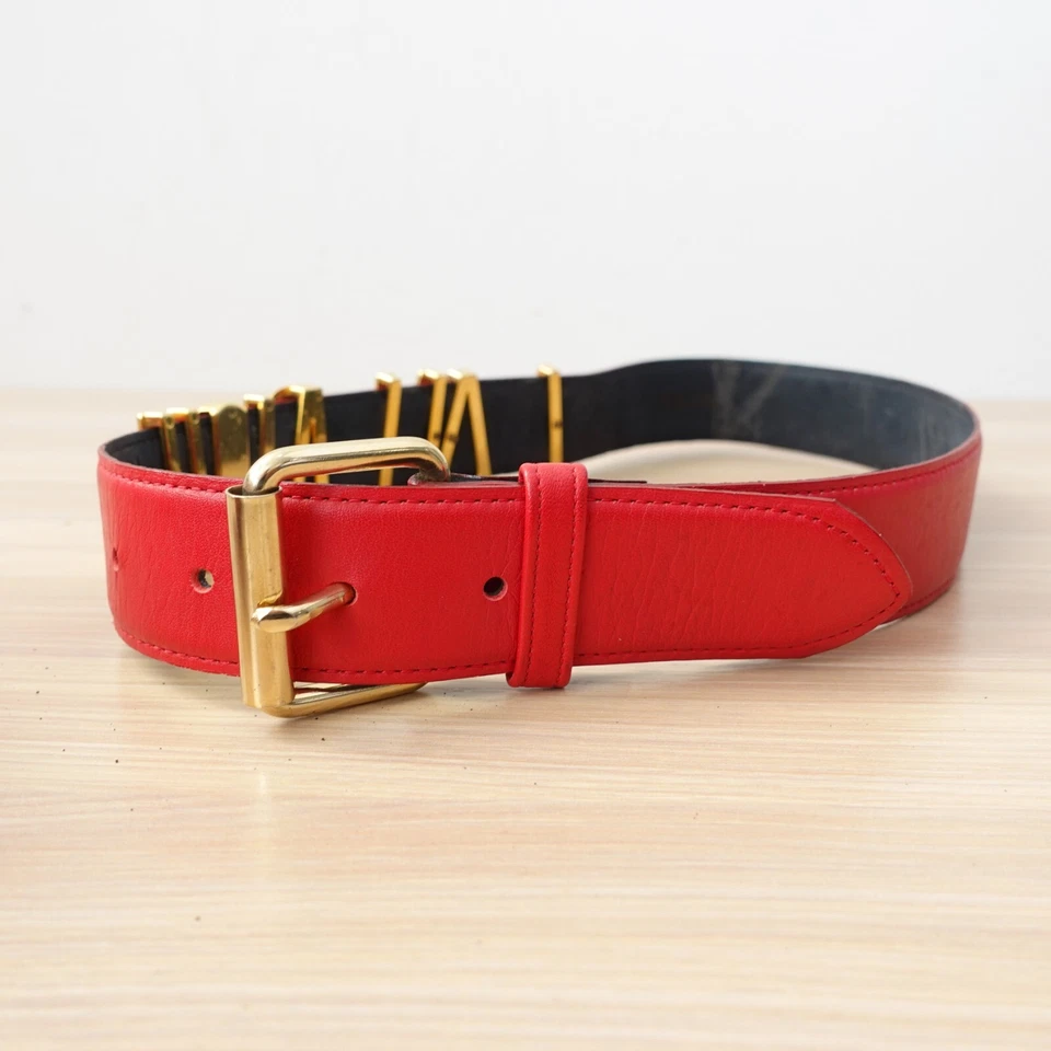 Cinturón MOSCHINO XS Logo Dorado Rojo Cuero Italiano Lujo Vintage Redwall YO SOY RICO Foto 2 de 4