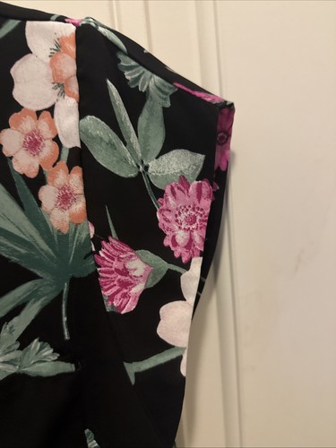 Lily White Size XL Black Floral Cap Sleeve Polyester Top - Picture 2 of 5