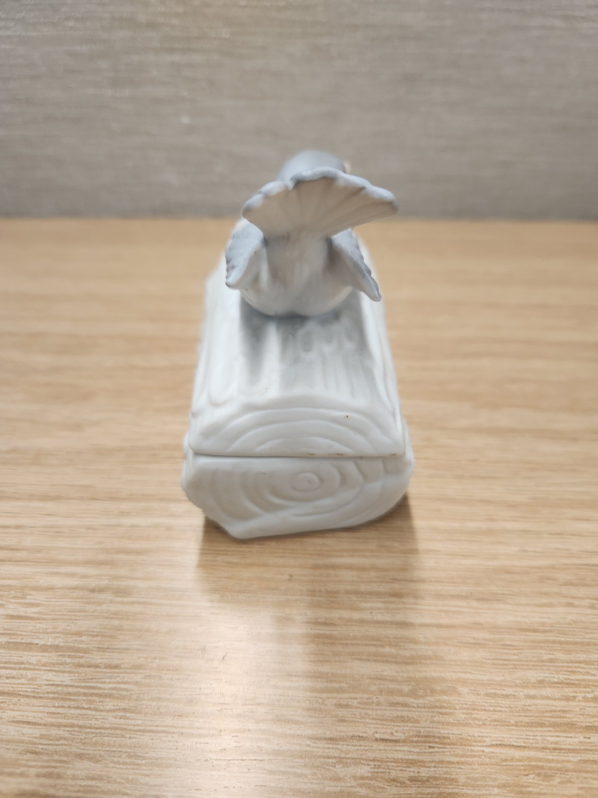 VTG Crowning Touch Collections Porcelain Bird on Branch Log Trinket Box 3"x3.25"