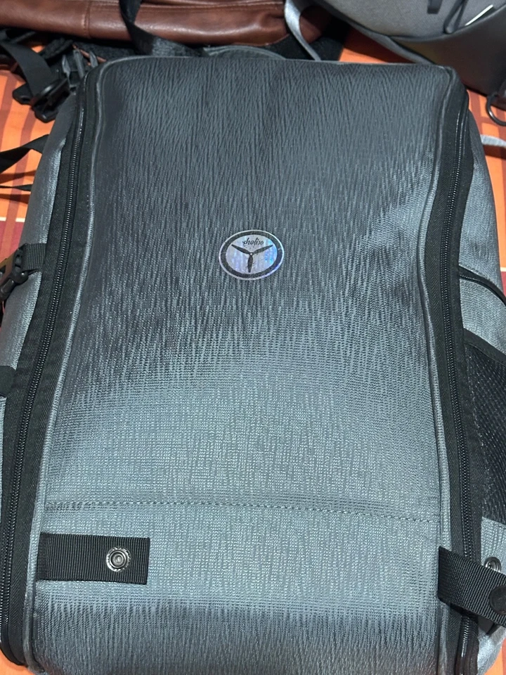 Dron DJI FPV Combo con múltiples accesorios, color negro y con protección. - Imagen 2 de 4