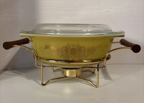 Vintage Pyrex Golden Wreath 1 1/2 Qt Casserole Dish #043 With Lid and Cradle USA