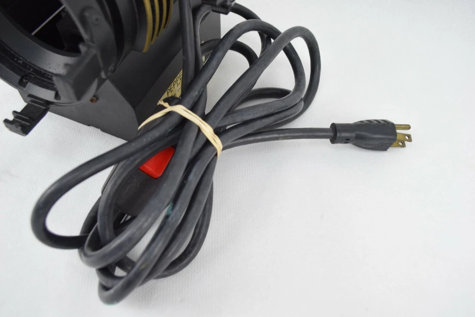 LTM Pepper 600 Watt Frensel Tungsten Stage  Light - Image 4 of 4