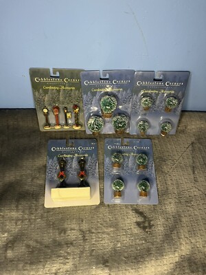 Cobblestone Corners Christmas Village Coordinating Accessories Figures Set Of 5