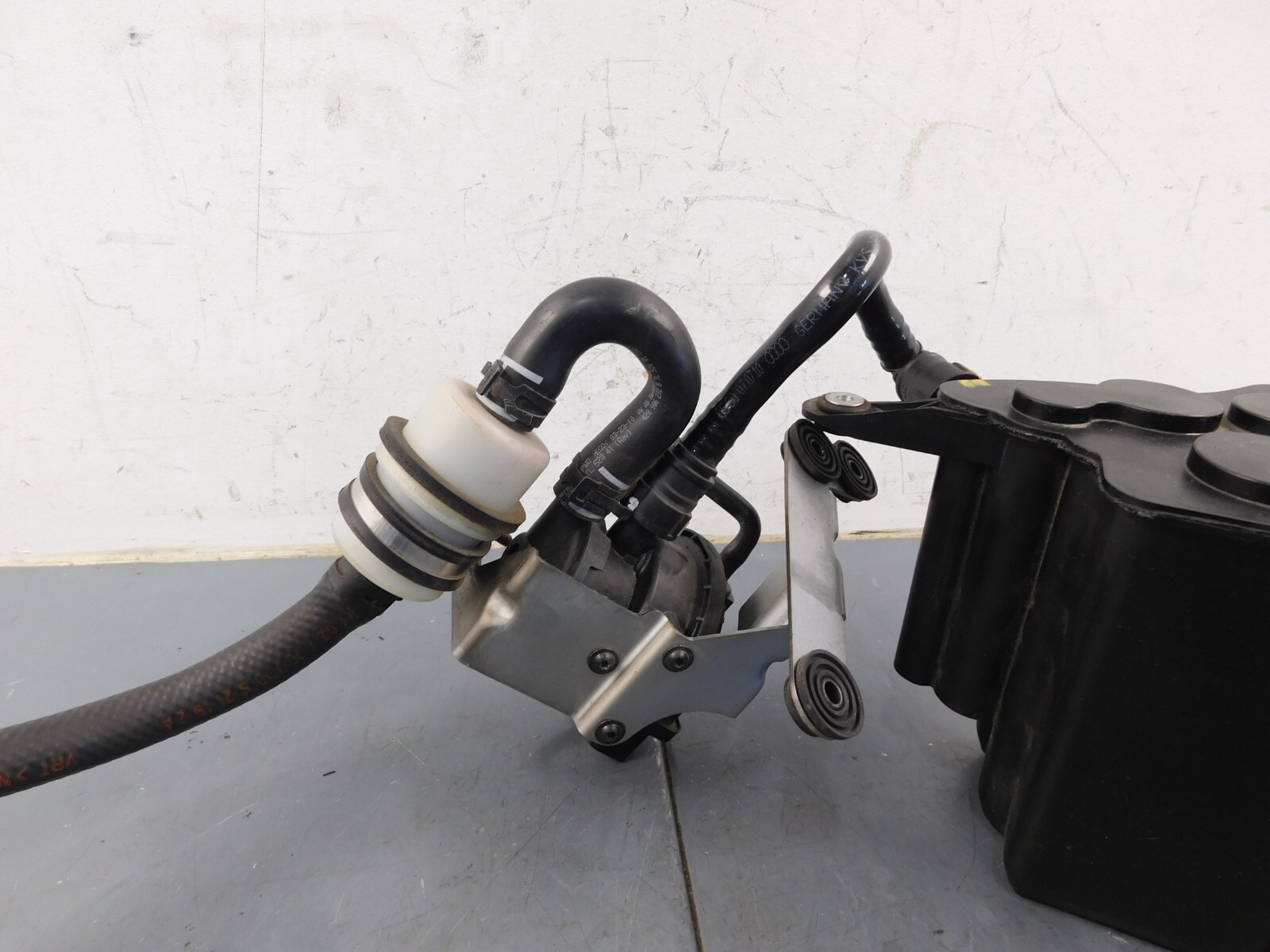 2011 Lamborghini Gallardo LP570-4 Superleggera Carbon Vapor Filter Pump #0350 Z3