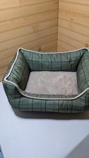 Heart To Tail Cat Bed. Green Color