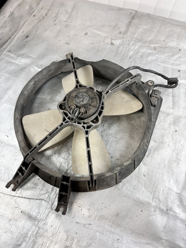 Ventilador de refrigeración del motor Honda Civic 1999-2000 Foto 3 de 3