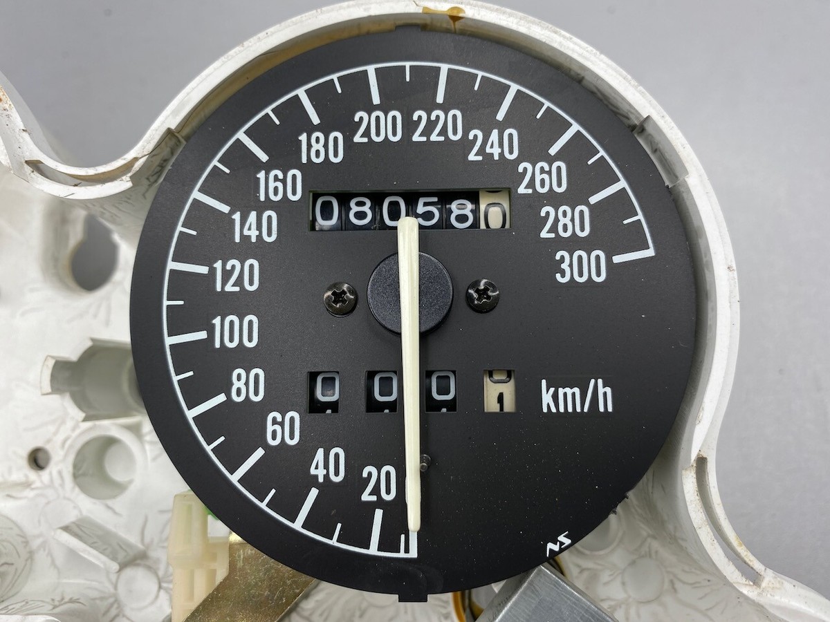 Kawasaki ZX10 Speedometer & Case KMH - Tested - Only showing 8,000