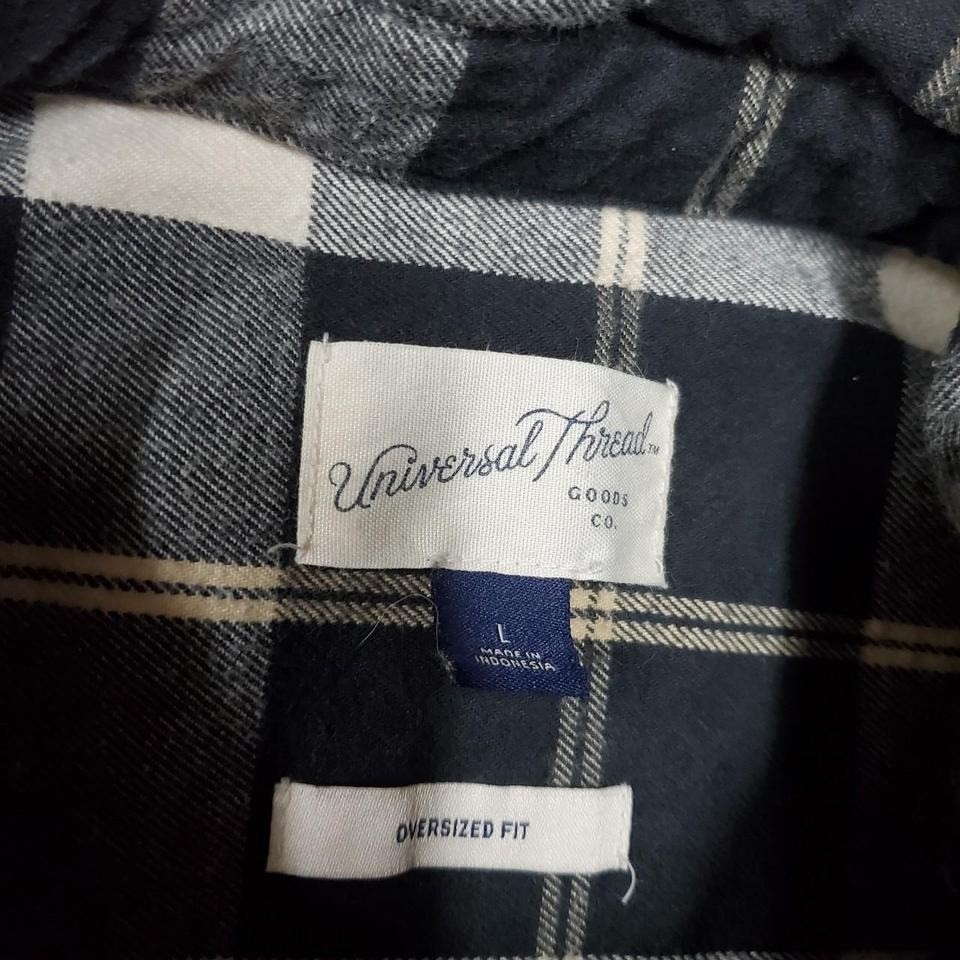 Universal Threads Oversize Fit Checkered Flannel … - image 4