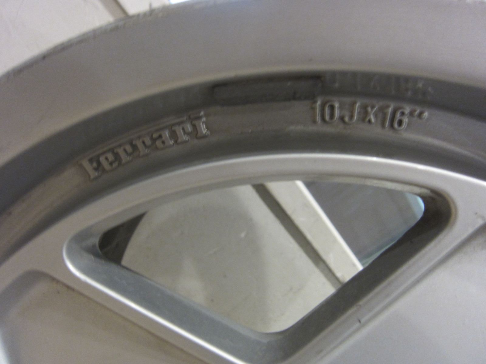 Ferrari Testartossa 1990 - Rear Wheel Rim 10x16 - 139705