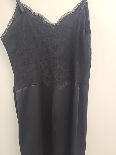 Vanity Fair Slip Black Nylon Lace Size 36 and Length 34 Inches - Picture 7 of 10