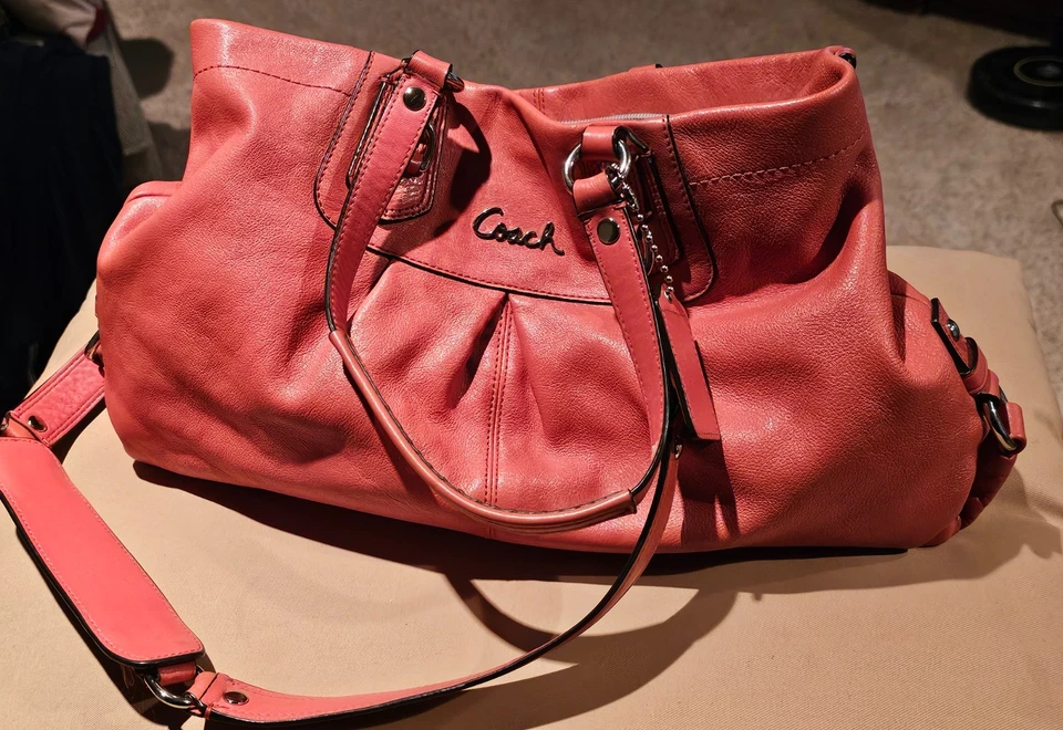 Bolsa tiracolo Coach Ashley F15447 couro coral satchel ombro - Imagem 2 de 4
