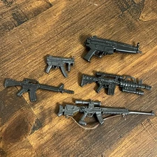 Vintage Lot of 5 - Misc. Plastic Figurine Weapons/Firearms - Unspecified Brand