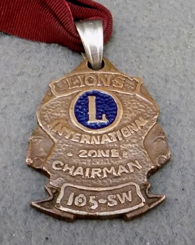 VINTAGE BRONZE LIONS INTERNATIONAL ZONE CHAIRMAN MEDAL OR JEWEL - UK AREA 105-SW - Picture 2 of 6