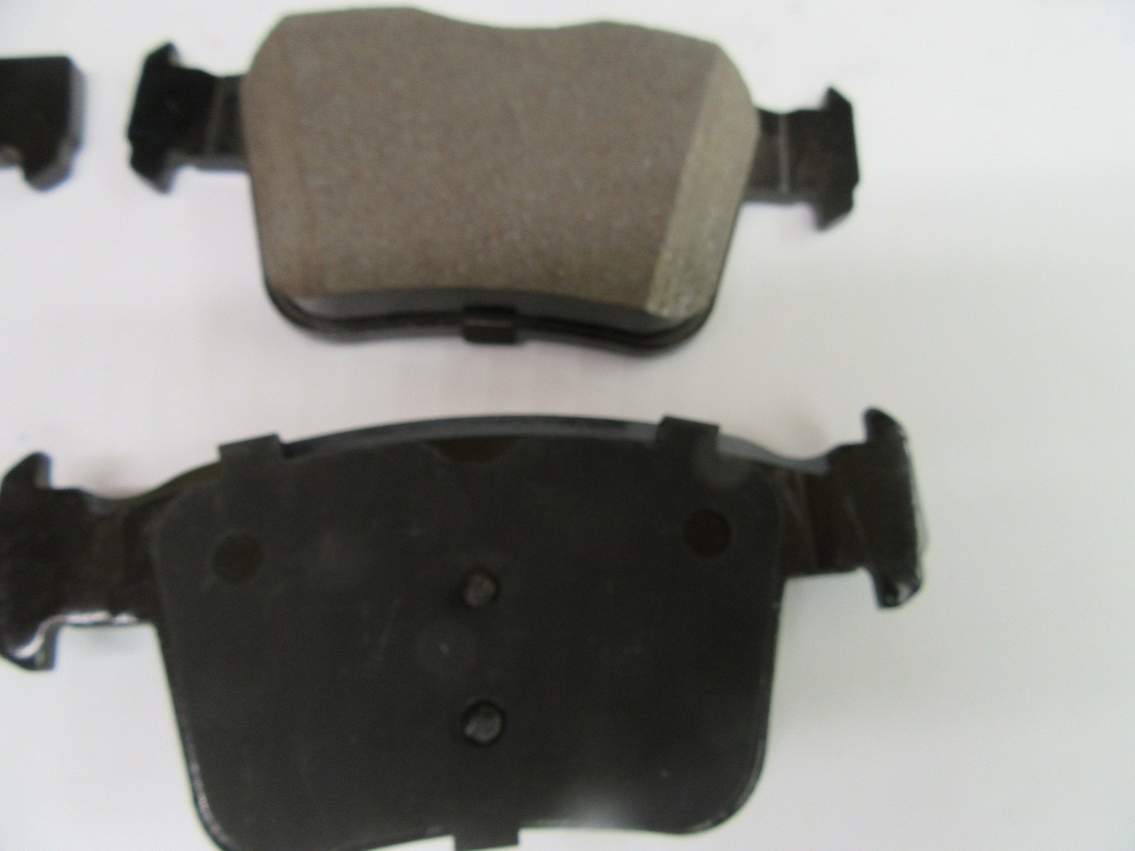 Maserati Ghibli Levante 17-21 rear brake pads + FREE OIL FILTER 513