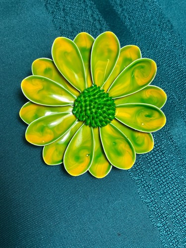 Vintage Retro Green & Yellow Enamel Flower Brooch Pin 3" Diameter Large - Picture 6 of 16