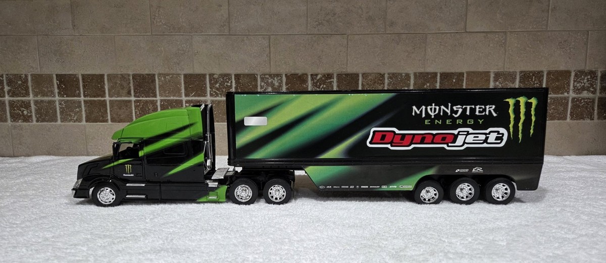 New Ray Thor Kawasaki Monster Energy Diecast 1:32 Tractor Trailer