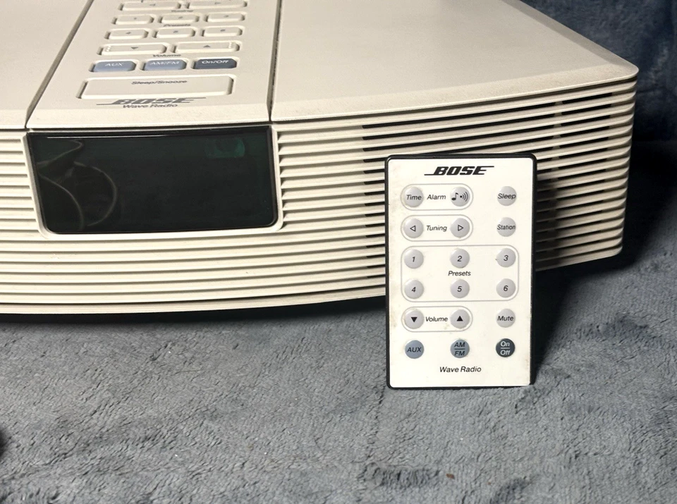 BOSE Wave Radio Model AWR1W1 - AM FM Alarm Clock Radio System With Remote Tested - Image 2 of 4