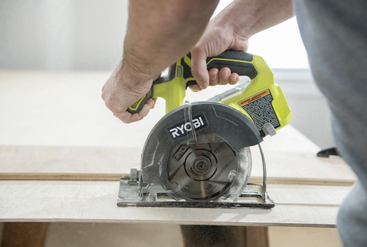 RYOBI ONE+ 18V Cordless 5-1/2"in Circular Saw (Tool Only) PCL500B