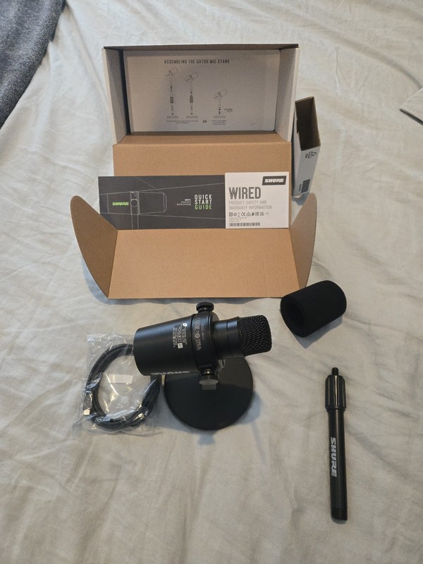 Shure MV7+ Podcast XLR/USB Microphone Bundle w/ Gator Desktop Stand - Black