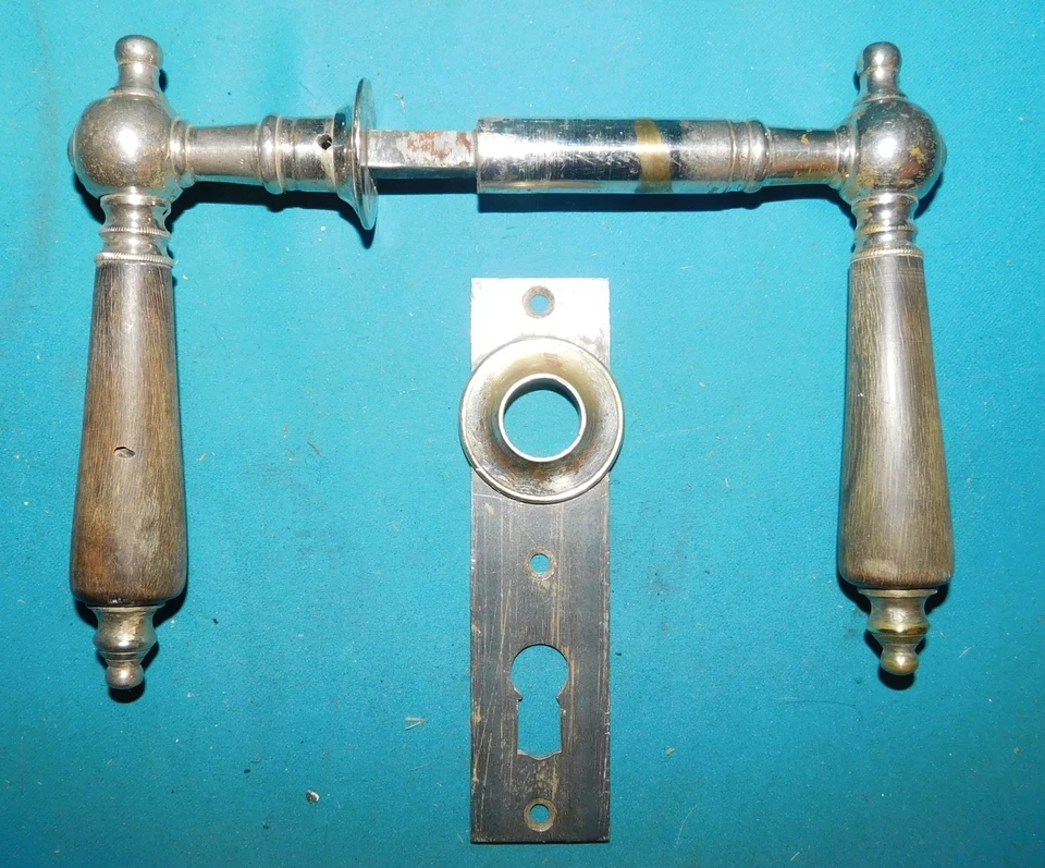 ANCIENNE POIGNÉE DE PORTE GOLLOT NAPOLÉON III FIN XIXe DÉBUT XXe . BRONZE & BOIS - Photo 1/4