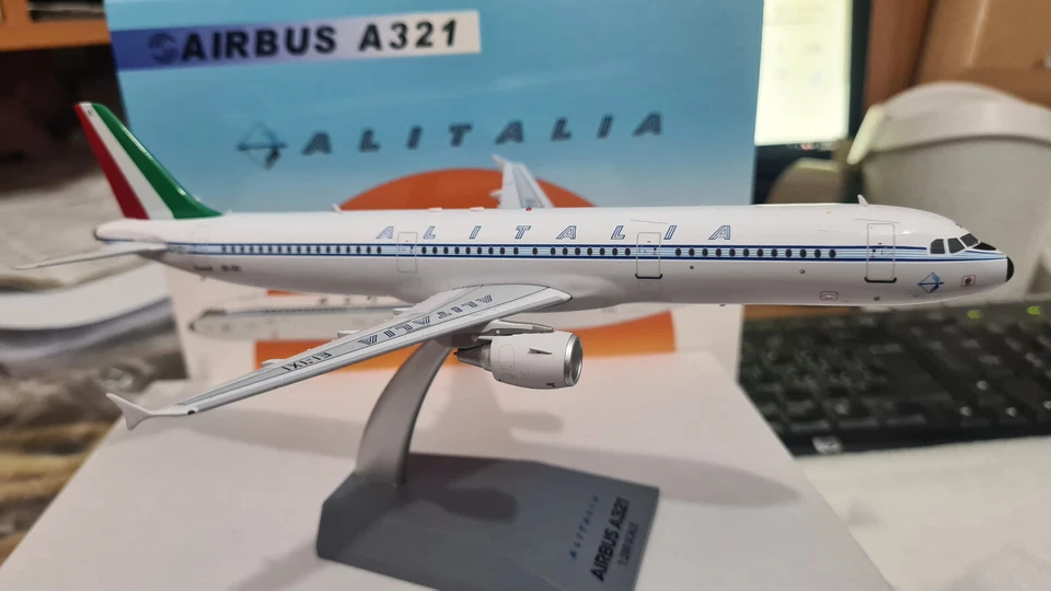 Alitalia Airbus A321 EI-IXI Retro Liv - Scala 1:200 - InFlight 200 IF321AZ0522 - Immagine 2 di 4