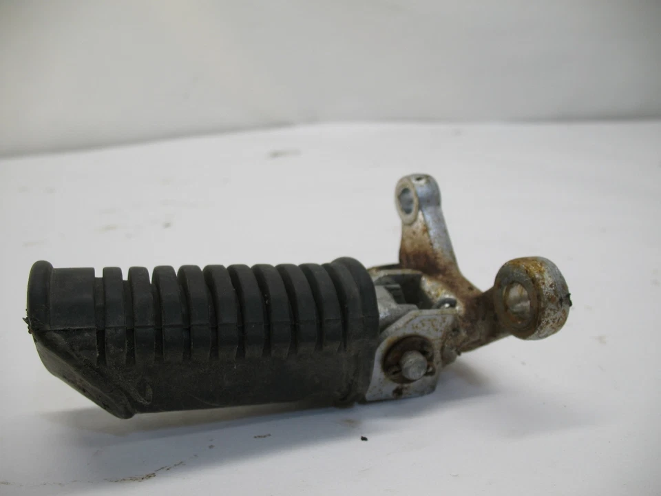 Clavija reposapiés izquierda Suzuki GS300 GS 300 L 1982 43520-11900 Foto 2 de 4